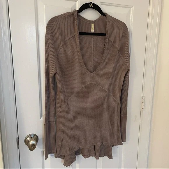 🎉HOST PICK🎉 NWOT Free People Taupe Drippy long sleeve waffle print thermal T - Picture 3 of 16